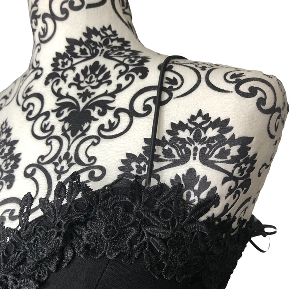 Chelsea Black Dress - Picture 15 of 16